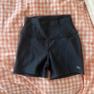 Alo black 5" Airbrush High-Waist Biker Short size XS